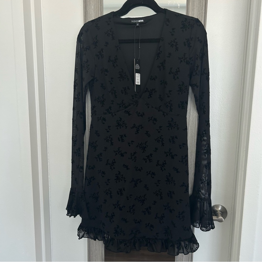 NWT Fashion Nova Women’s Black Floral Long Sleeve Dress Feminine Playful Medium